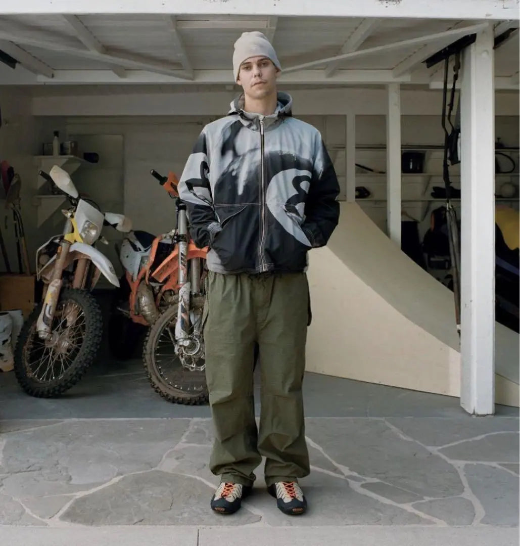 Stussy Ceket Modelleri ve Sokak Modasının Vazgeçilmezleri